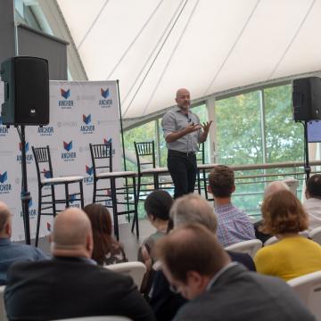 Keynote speaker Fred Chanay, Cofounder & CEO at Omsignal, explained what makes his smart textile company unique.